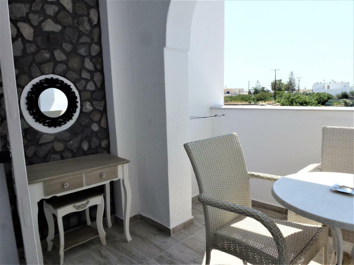 Bougainvillea Suites Kamári Exterior foto